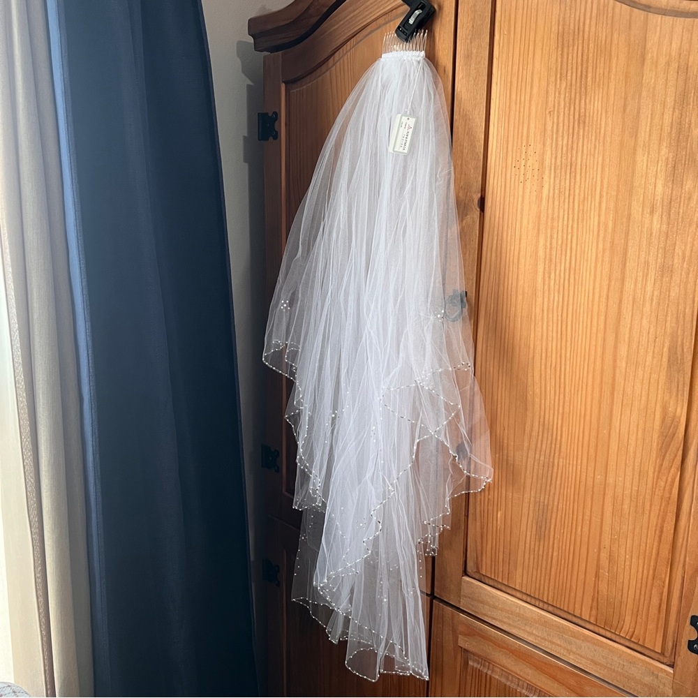 Elegant White Bridal Veil